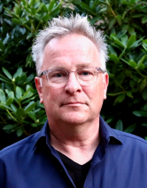 wurde 1968 in Ostberlin geboren